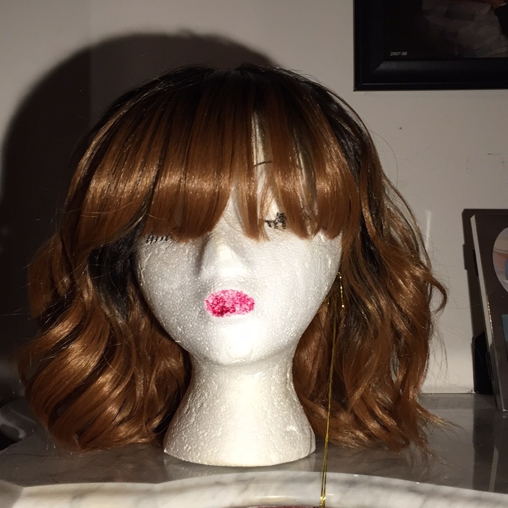 NWT MODEL MODEL SYNTHETIC PREMIUM WIG APRIL